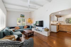 Peaceful and Renovated Original Beach House with Sweeping Views of Gracetown