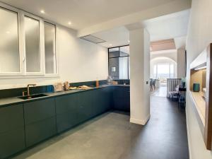 Nestor&Jeeves - BLUE PROMENADE - Sea front - Central - Luxe