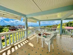 Cheerful 3 bedroom home with stunning views - Guinée-Fleury