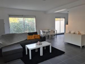 Appartements Grand studio avec jardin au calme : photos des chambres