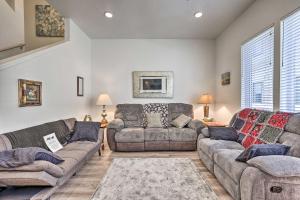 Boise Townhome with Rooftop Deck, 2 Mi to Downtown!