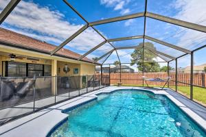 Chic Port St Lucie Home with Lanai and Gas Grill! - 4hvězdičkové hotely ve městě Port Saint Lucie