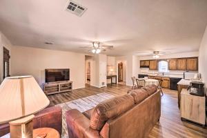 Cozy Stigler Escape, Walk to Lake Eufaula!