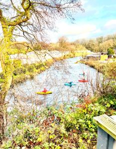 18 river view chalet-Glan Gwna Holiday Park