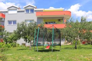 Apartments with a parking space Solin Split 17426
