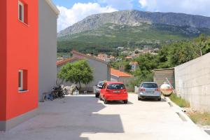 Apartments with a parking space Solin Split 17426