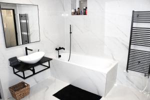 Krásny priestranný slnečný apartmán v centre mesta