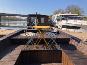 Bateaux-hotels Logement insolite La Toue Cabanee centre ville : photos des chambres