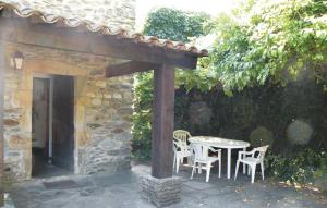 Maisons de vacances 3 Bedroom Nice Home In Peyremale : photos des chambres