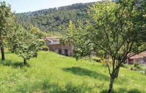 Maisons de vacances 3 Bedroom Nice Home In Peyremale : photos des chambres