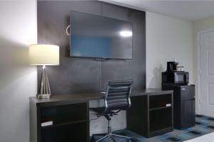 Travelodge by Wyndham Calhoun South I-75