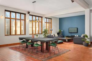 Inner City New York Style Loft, Pool Table