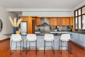 Inner City New York Style Loft, Pool Table