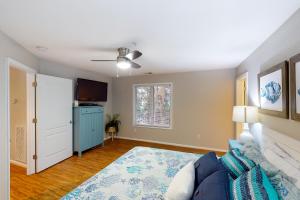 Seaside - Threes A Charm D-104