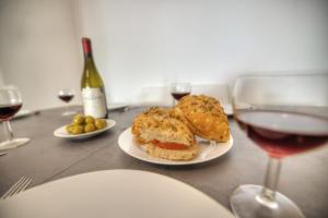 Bright and beautifully furnished apartment close to seafront BFRA1-2