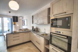 Bright and beautifully furnished apartment close to seafront BFRA1-2