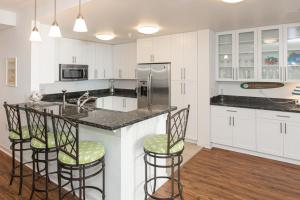 The Sanctuary - Summer Daze B212