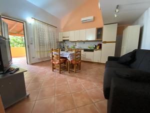 Villa in recidence a 100 metri dal mare con servizio di piscina a 100 metri vicino Cefalu