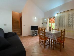 Villa in recidence a 100 metri dal mare con servizio di piscina a 100 metri vicino Cefalu