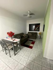 Ap Vila Guilhermina com quintal (Praia Grande)