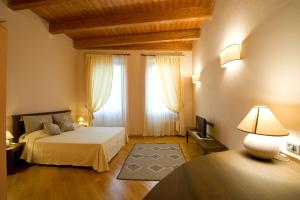 Piazza Azuni 18 Guest House