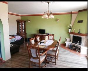 Apartament w domu z kominkiem i ogrodem