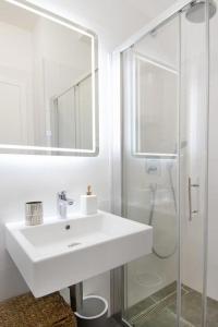 Zigo modern studio apartment near beach