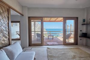 Casa Roni by Xeno - 5 Bedroom Luxury Villa with Ocean View