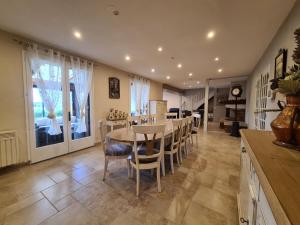 Maisons de vacances Gite Lucay-le-Male, 7 pieces, 15 personnes - FR-1-591-336 : photos des chambres