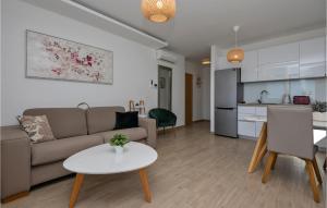 Beautiful Apartment In Baska Voda