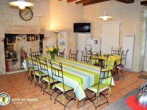 Maisons de vacances Gite Bossay-sur-Claise, 5 pieces, 15 personnes - FR-1-381-514 : photos des chambres