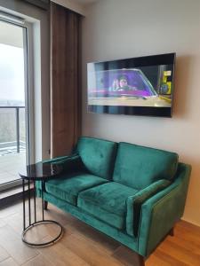 APARTAMENT W CHMURACH- 15 PIĘTRO OSIEDLE TYSIĄCLECIA- parking w hali garażowej, wielki taras z widokiem na zachód słońca