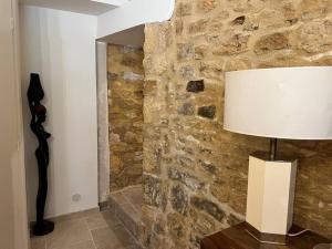 Appartements LA MAISON VALENTIN AU COEUR DE LA CITE MEDIEVALE : photos des chambres