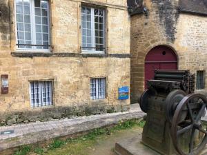 Appartements LA MAISON VALENTIN AU COEUR DE LA CITE MEDIEVALE : photos des chambres