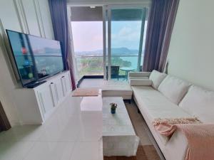 Delmare Beachfront Bangsaray Premium Condominium