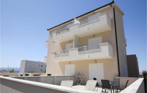 Lovely Apartment In Podstrana