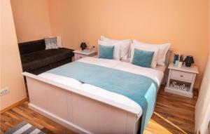 Lovely Apartment In Podstrana