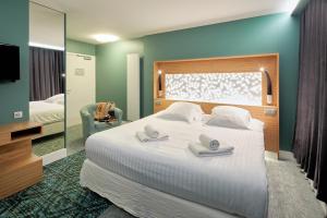 Hotels Hotel Restaurant Au Cygne : Chambre Triple