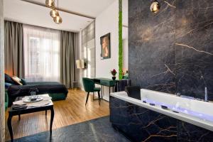 Apartament czarny z jacuzzi