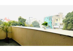 BluO 2BHK - Greater Kailash Lift Balcony Parking