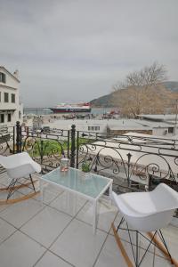 Port view apartment