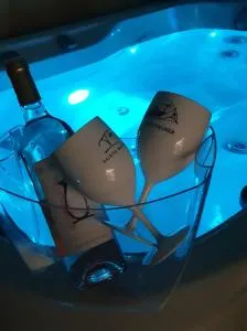 UZES CÔTÉ VILLAGE - Chambre d'hôtes - La Bastide-dʼEngras