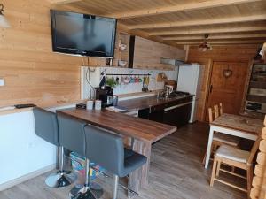 Chata pri jazere - relax vo vírivke