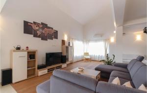 Nice Apartment In Lumbarda With 3 Bedrooms And Wifi