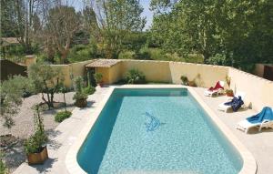 Maisons de vacances Nice home in LIsle sur la Sorgue with 6 Bedrooms and Outdoor swimming pool : photos des chambres