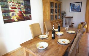 Maisons de vacances Amazing Home In Cruzy : photos des chambres