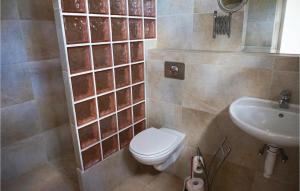 Maisons de vacances Amazing Home In Cruzy : photos des chambres