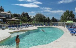 Maisons de vacances Beautiful home in Montauroux with 2 Bedrooms, Outdoor swimming pool and Heated swimming pool : photos des chambres