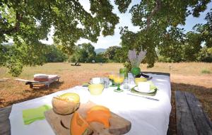 Maisons de vacances 1 Bedroom Beautiful Home In Saignon : photos des chambres