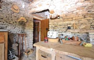 Maisons de vacances 1 Bedroom Beautiful Home In Saignon : photos des chambres